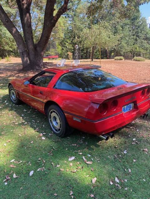 Chevrolet-corvette-1985-red-2