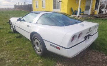 Chevrolet-corvette-1985-red-2