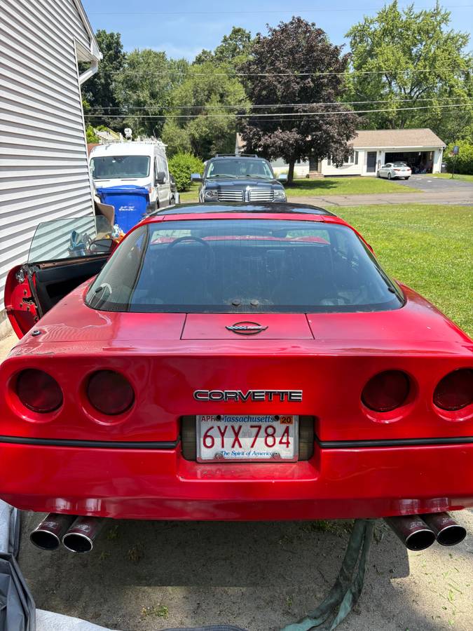 Chevrolet-corvette-1985-red-2