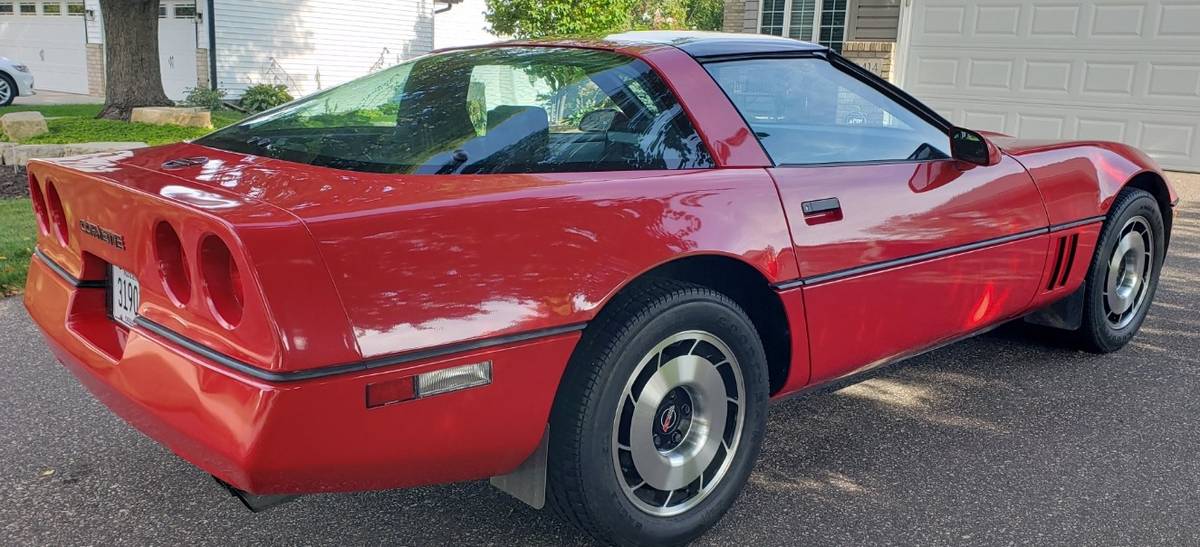 Chevrolet-corvette-1985-red-21