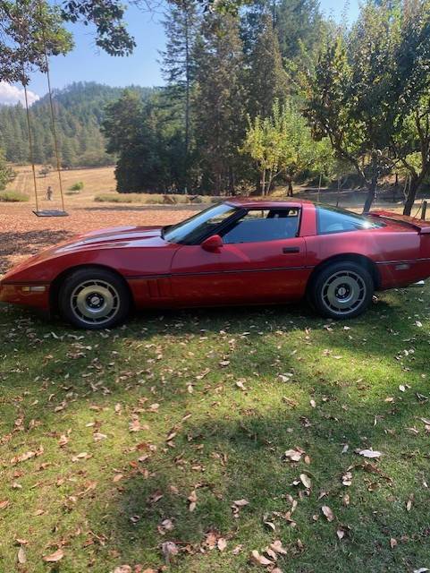 Chevrolet-corvette-1985-red-3