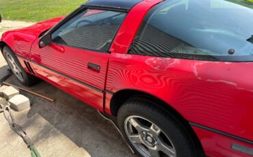 Chevrolet-corvette-1985-red