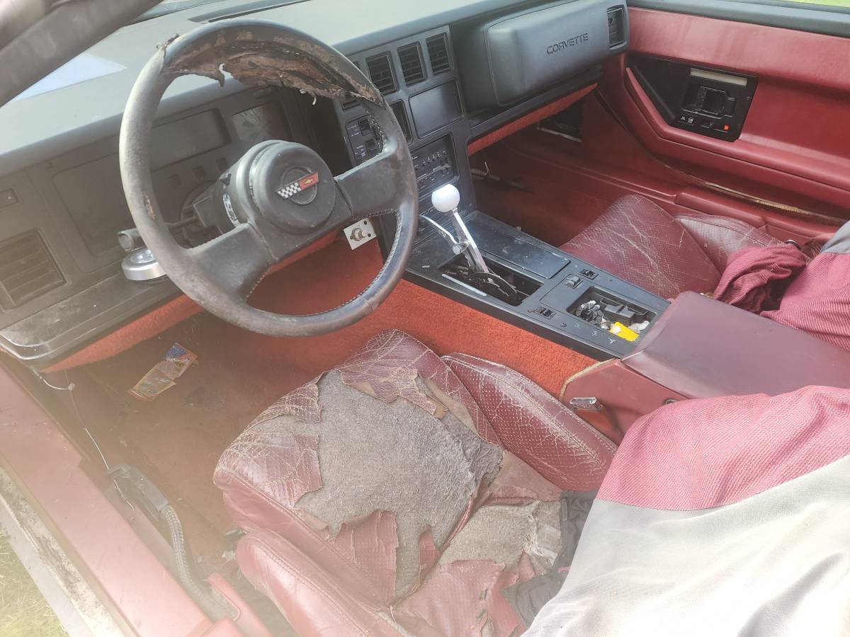 Chevrolet-corvette-1985-red-4