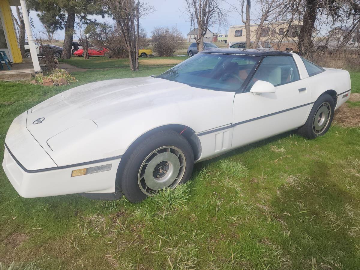 Chevrolet-corvette-1985-red-7
