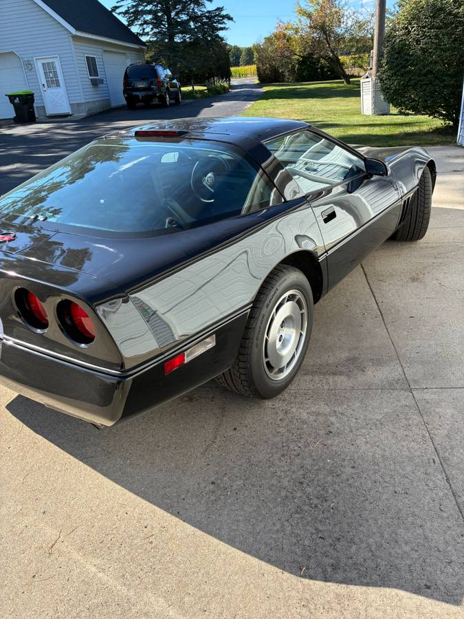 Chevrolet-corvette-1986-black-2