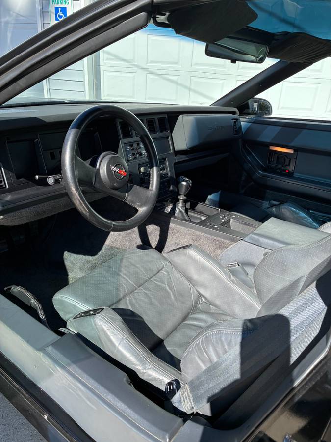 Chevrolet-corvette-1986-black-3