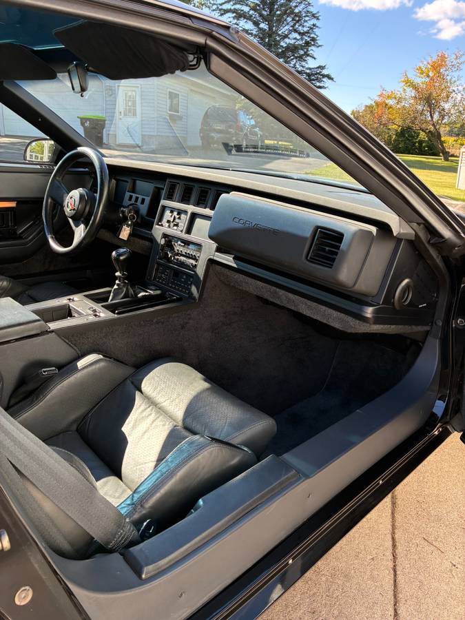 Chevrolet-corvette-1986-black-4