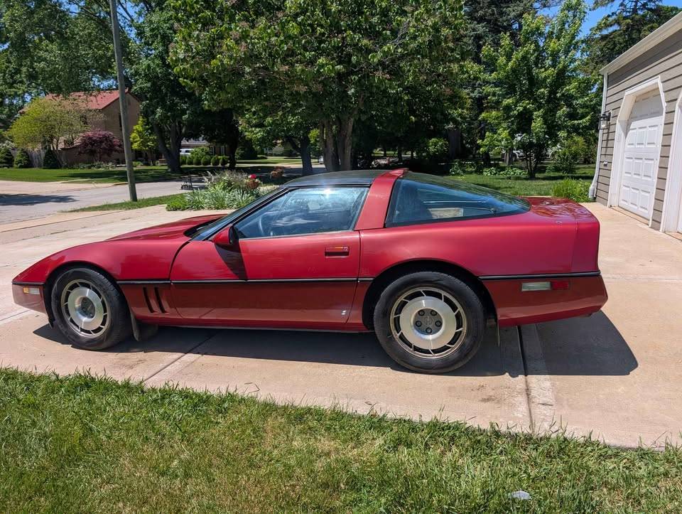 Chevrolet-corvette-1987-2