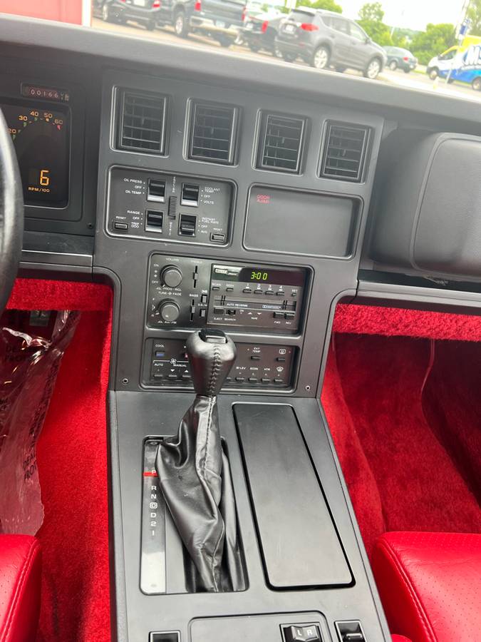 Chevrolet-corvette-1987-red-9