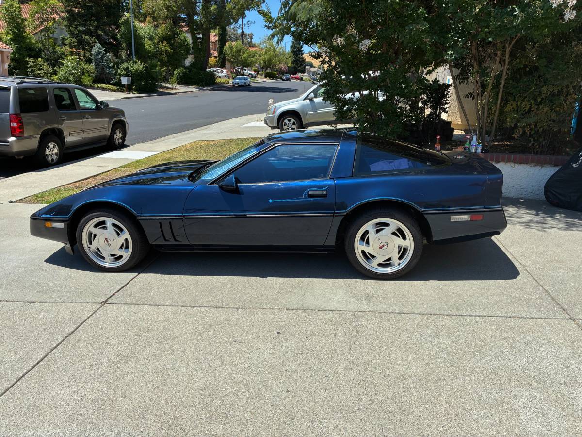Chevrolet-corvette-1988-blue