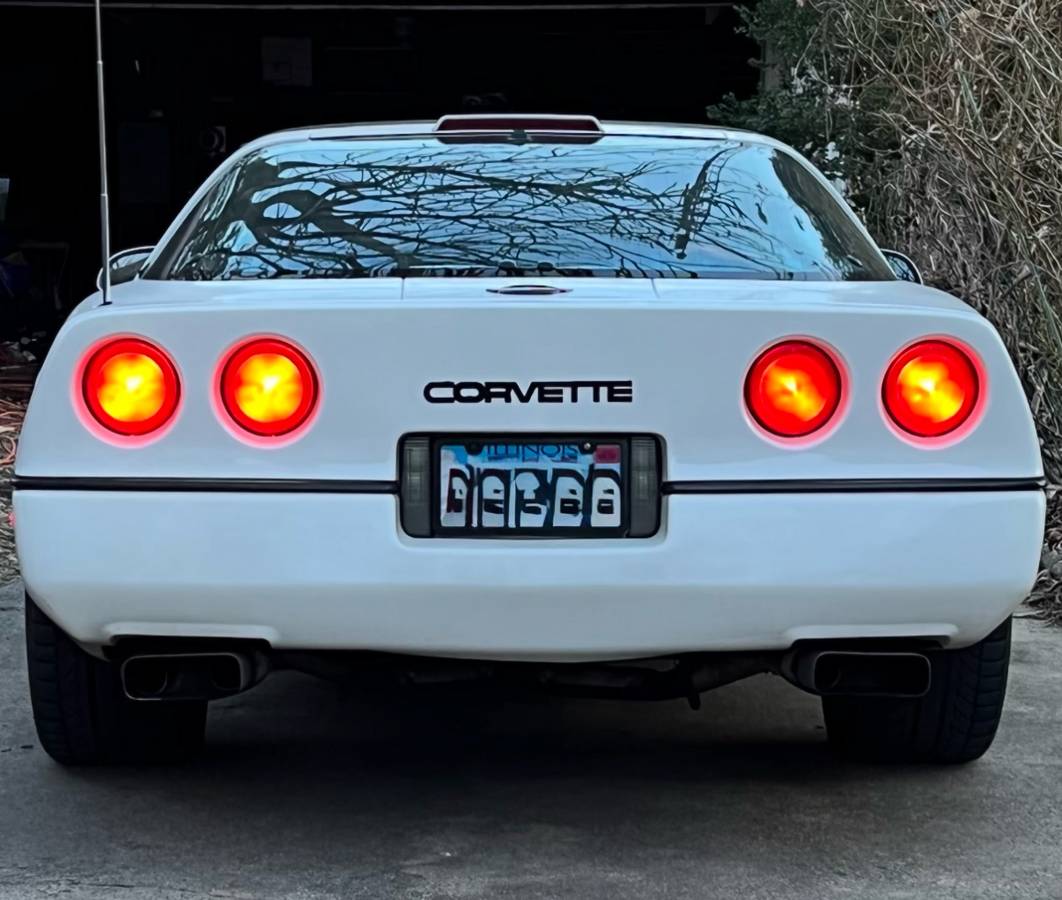 Chevrolet-corvette-1988-white-1
