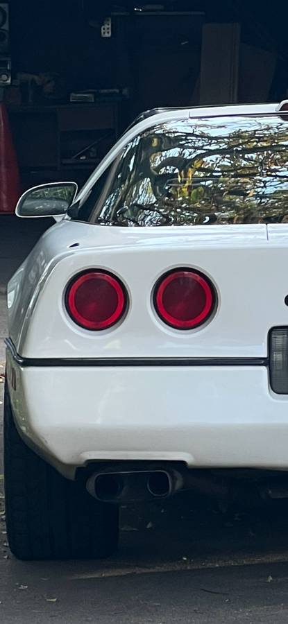 Chevrolet-corvette-1988-white-3