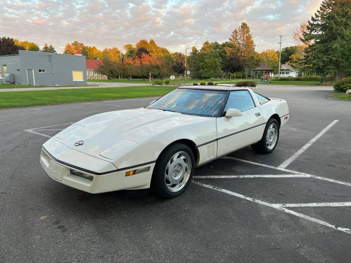 Chevrolet-corvette-1988-white-6