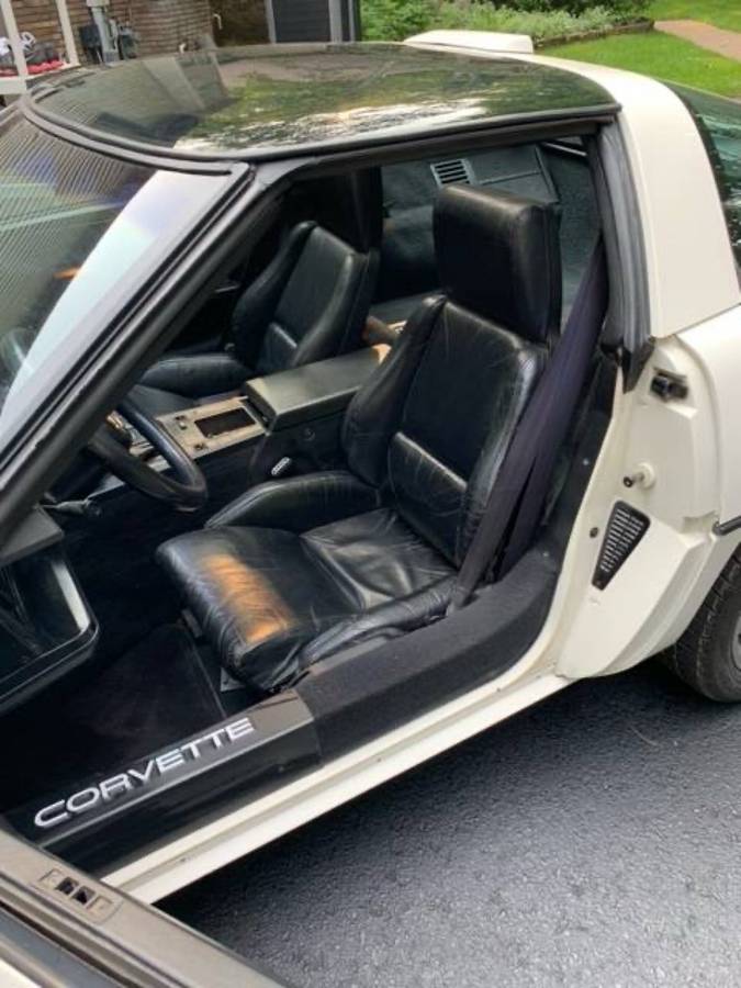 Chevrolet-corvette-1988-white-8