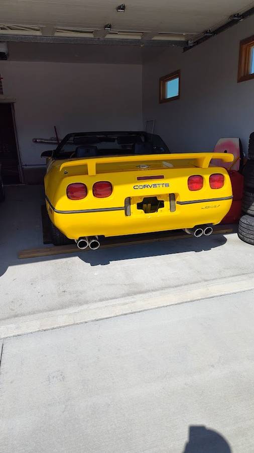 Chevrolet-corvette-1988-yellow-1