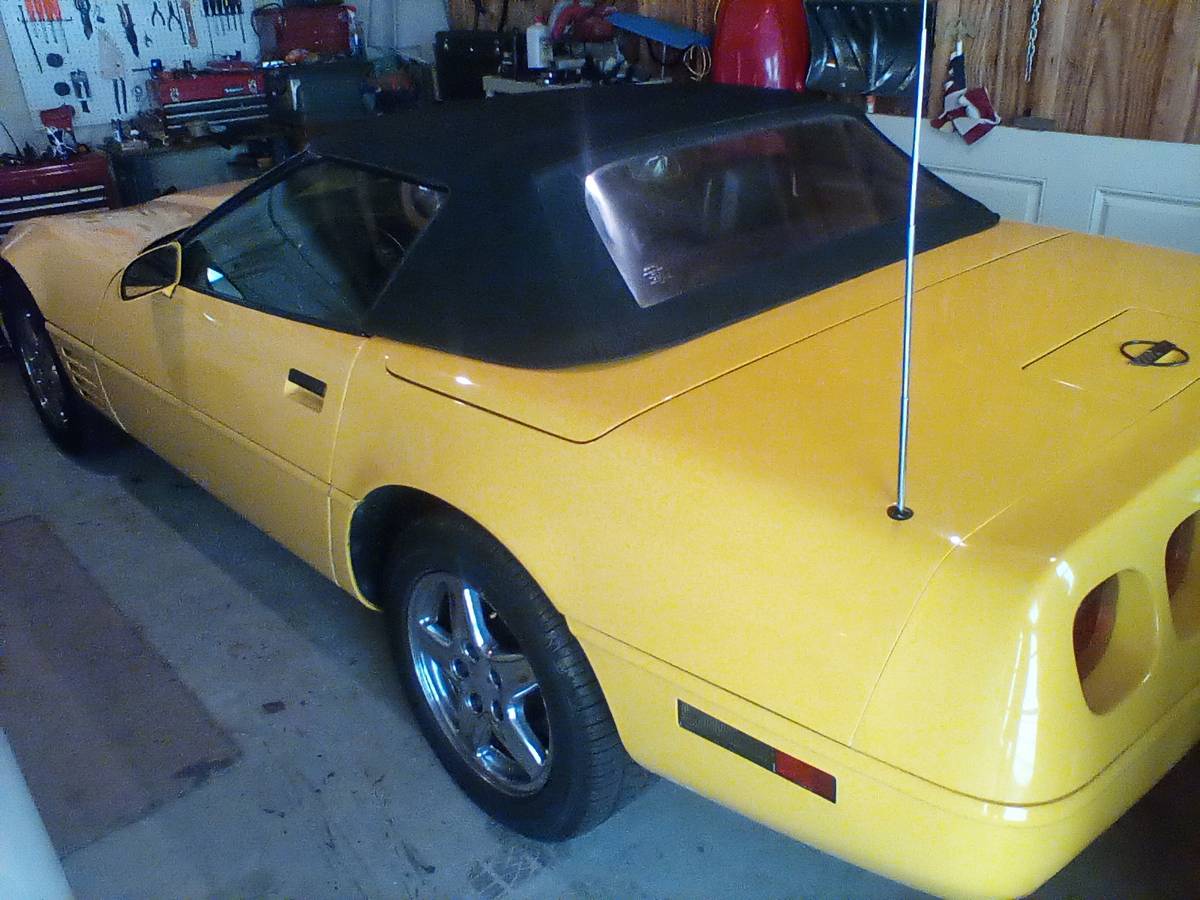 Chevrolet-corvette-1992-yellow-1