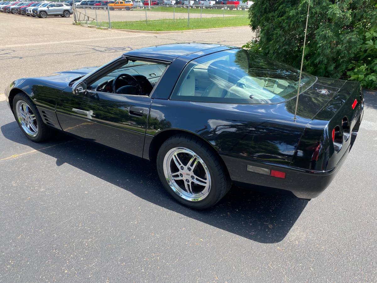 Chevrolet-corvette-1993-black-1