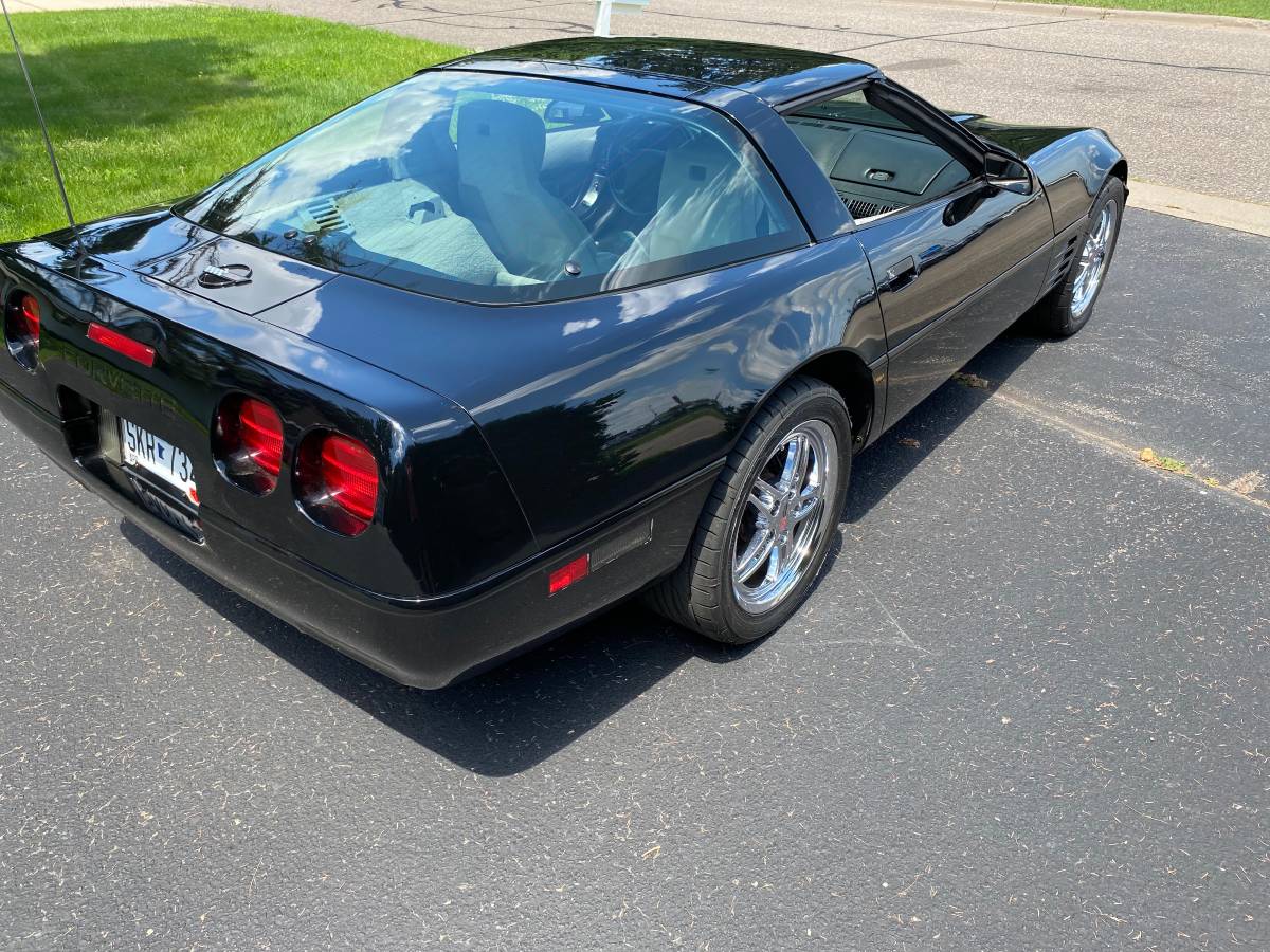 Chevrolet-corvette-1993-black-4