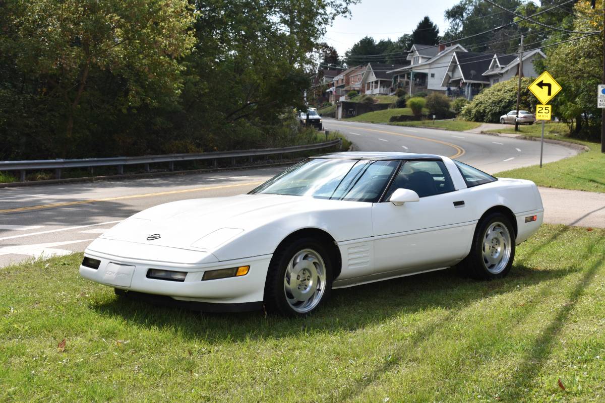 Chevrolet-corvette-1994-white-1