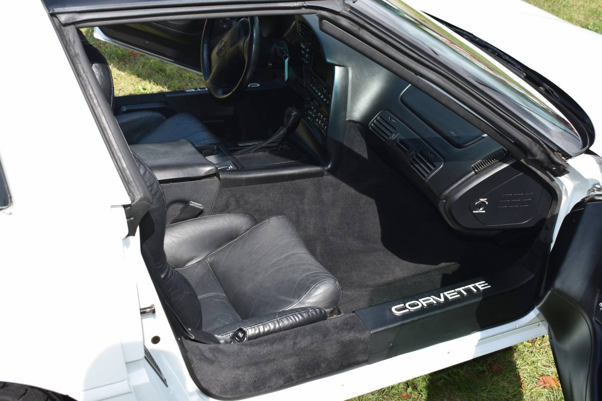 Chevrolet-corvette-1994-white-3