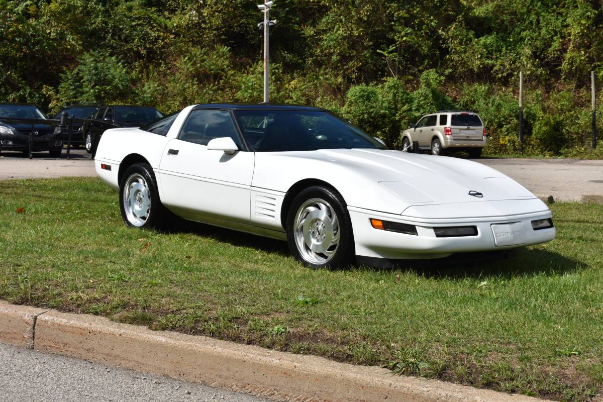 Chevrolet-corvette-1994-white-5