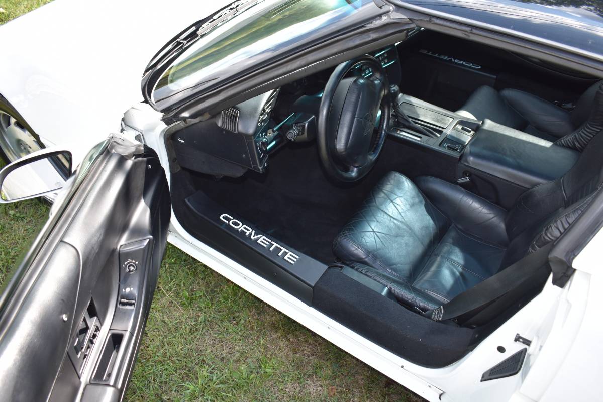 Chevrolet-corvette-1994-white-6