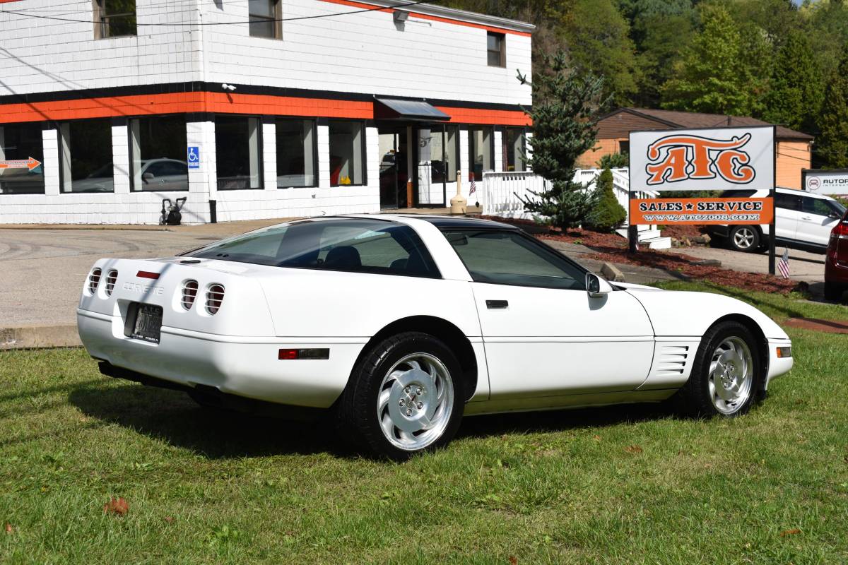 Chevrolet-corvette-1994-white