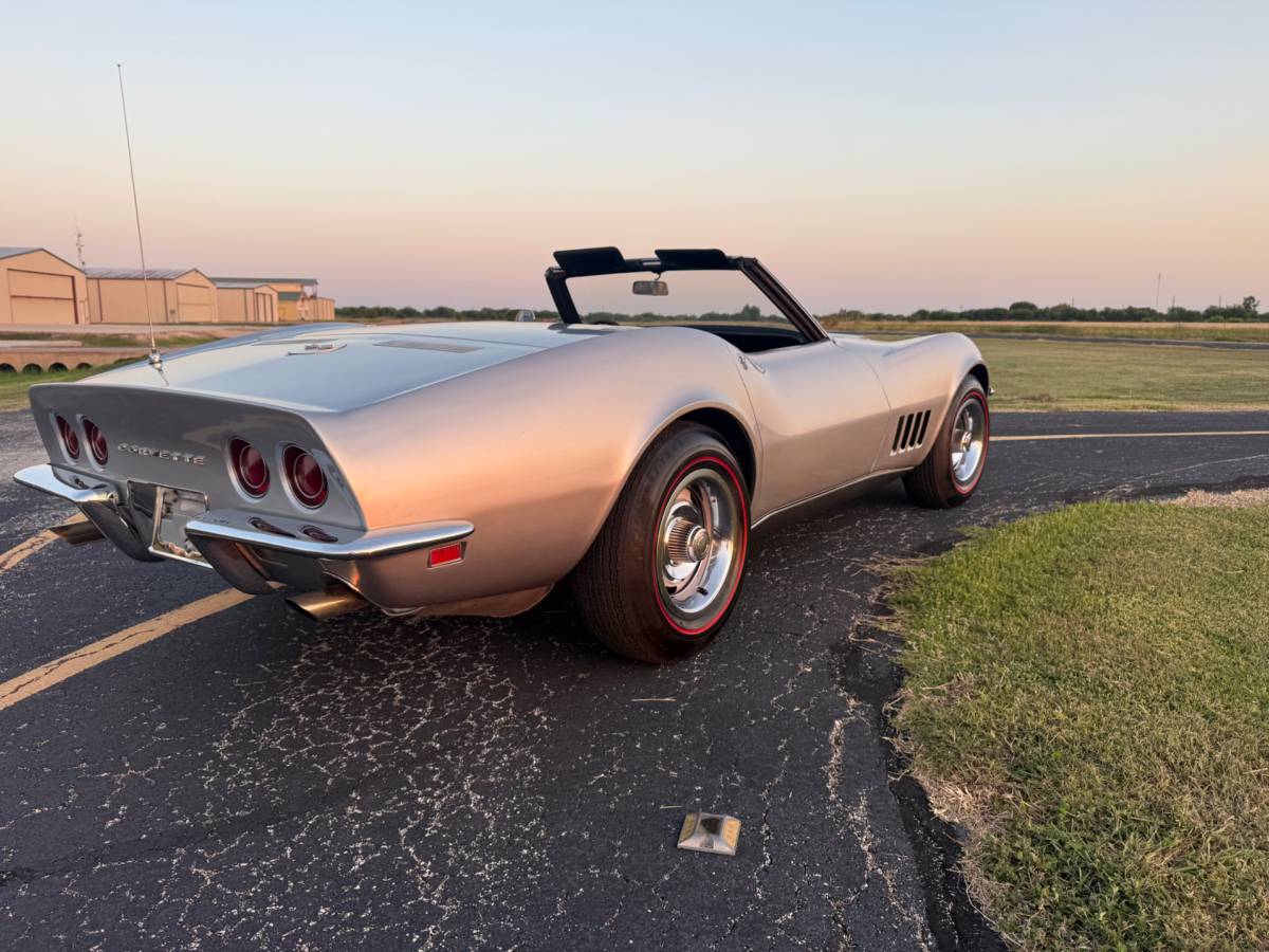 Chevrolet-corvette-convertible-1968-silver-1