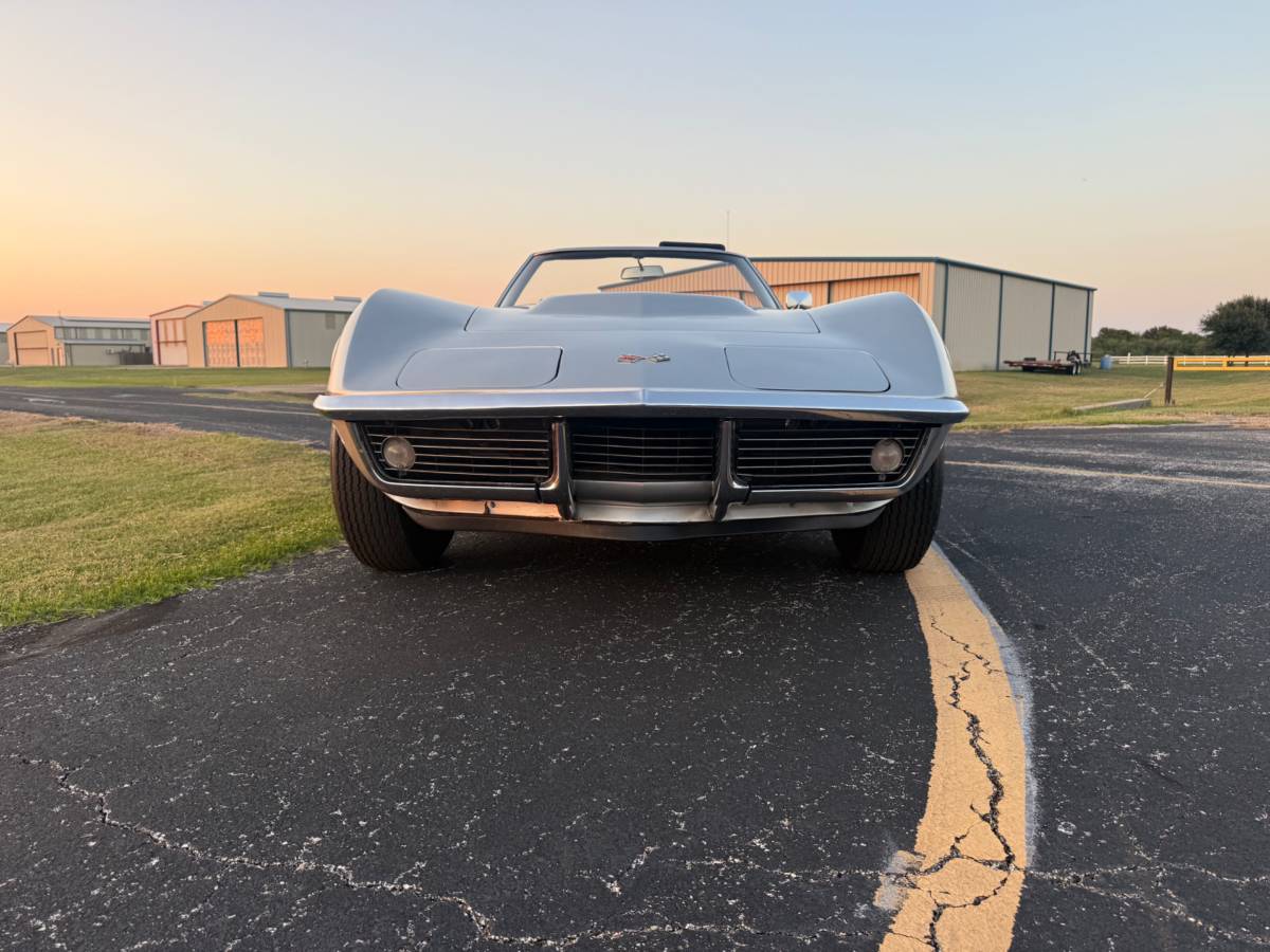Chevrolet-corvette-convertible-1968-silver-13