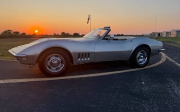 Chevrolet-corvette-convertible-1968-silver-2