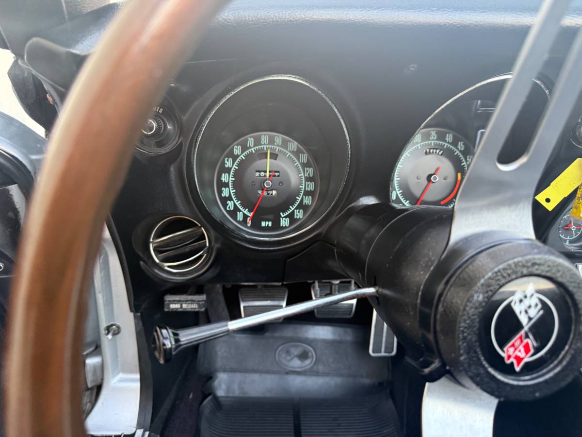 Chevrolet-corvette-convertible-1968-silver-20