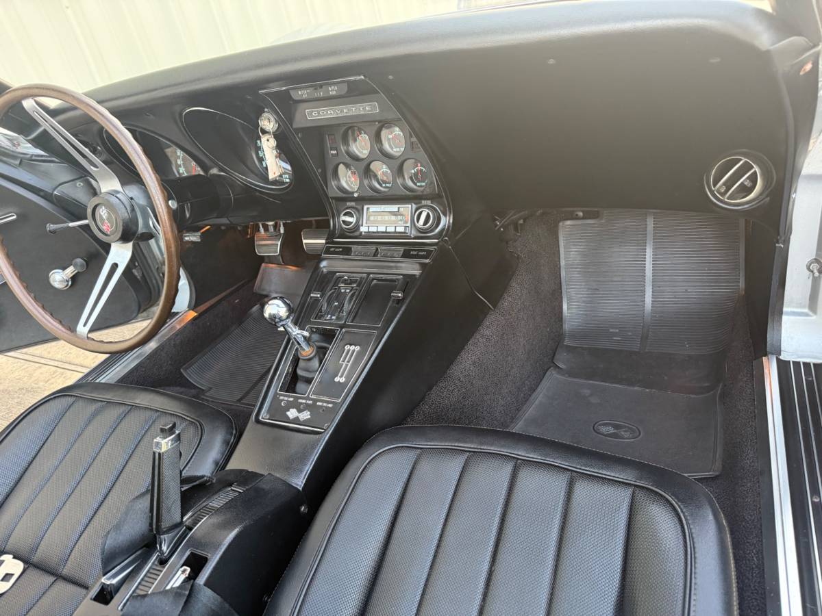 Chevrolet-corvette-convertible-1968-silver-23