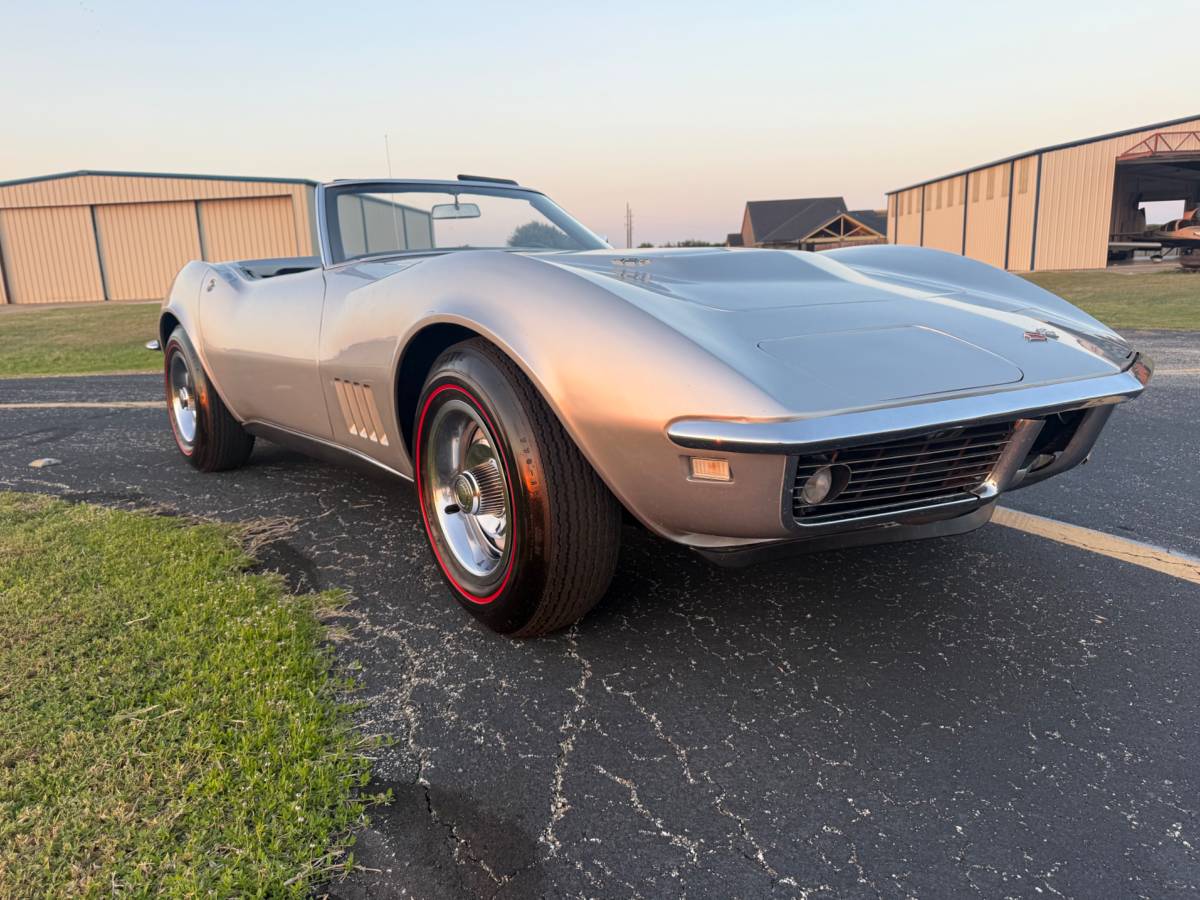Chevrolet-corvette-convertible-1968-silver-3