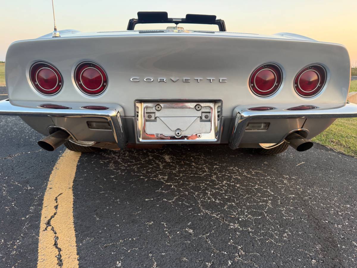Chevrolet-corvette-convertible-1968-silver-4