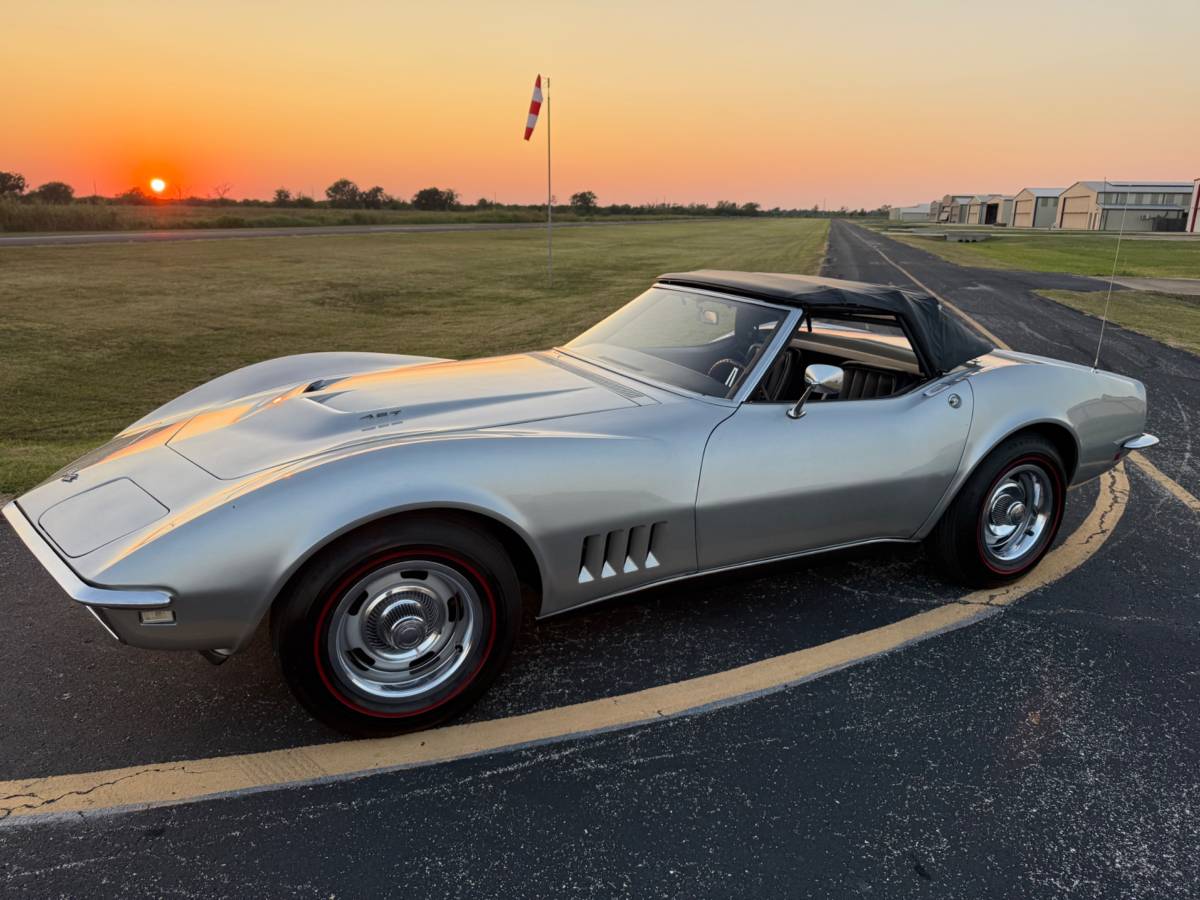 Chevrolet-corvette-convertible-1968-silver-7