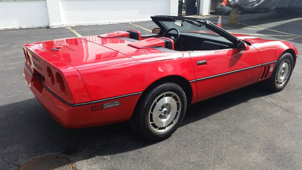 Chevrolet-corvette-convertible-1986-red-7