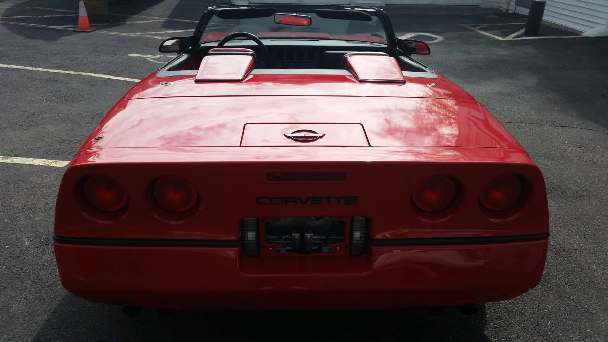 Chevrolet-corvette-convertible-1986-red-9
