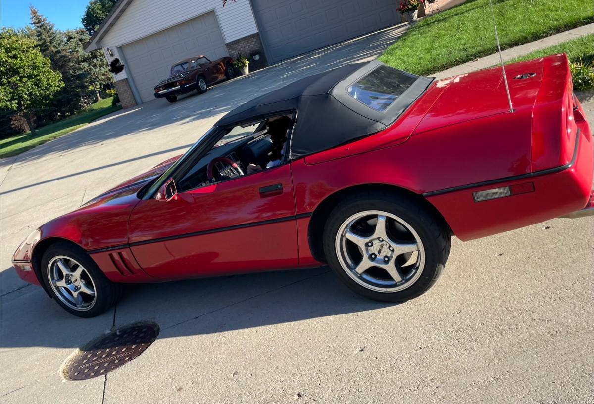 Chevrolet-corvette-convertible-1989-red