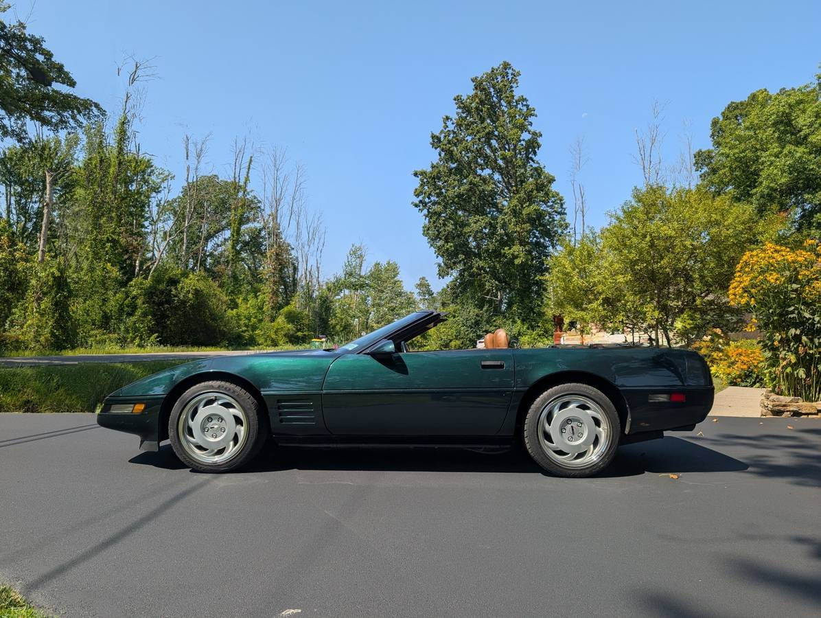 Chevrolet-corvette-convertible-1991-green-2