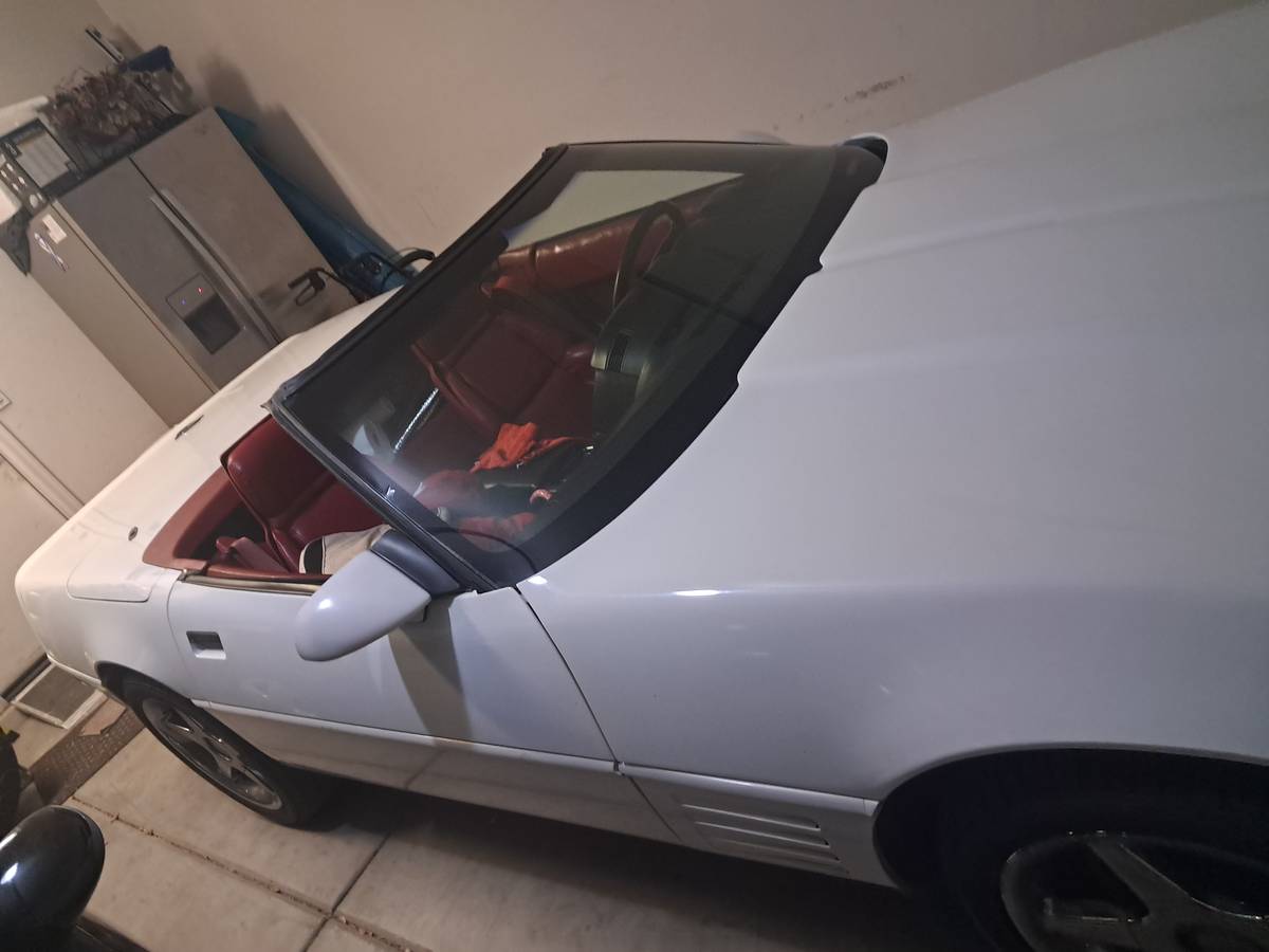Chevrolet-corvette-convertible-1992-white-3