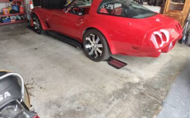 Chevrolet-corvette-coupe-1979-red-1
