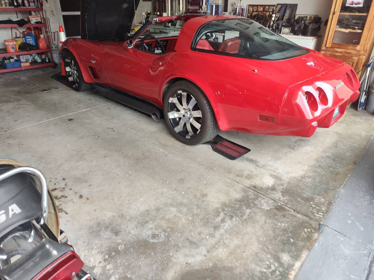 Chevrolet-corvette-coupe-1979-red-1