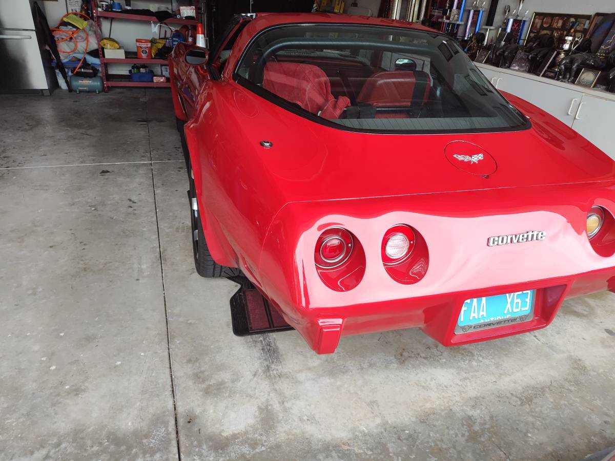 Chevrolet-corvette-coupe-1979-red-2