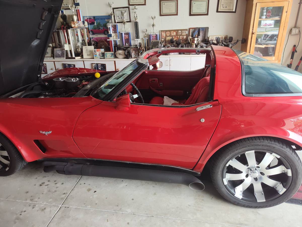 Chevrolet-corvette-coupe-1979-red-3