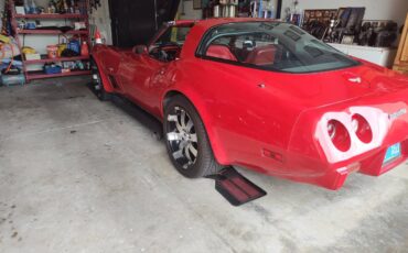 Chevrolet-corvette-coupe-1979-red-4