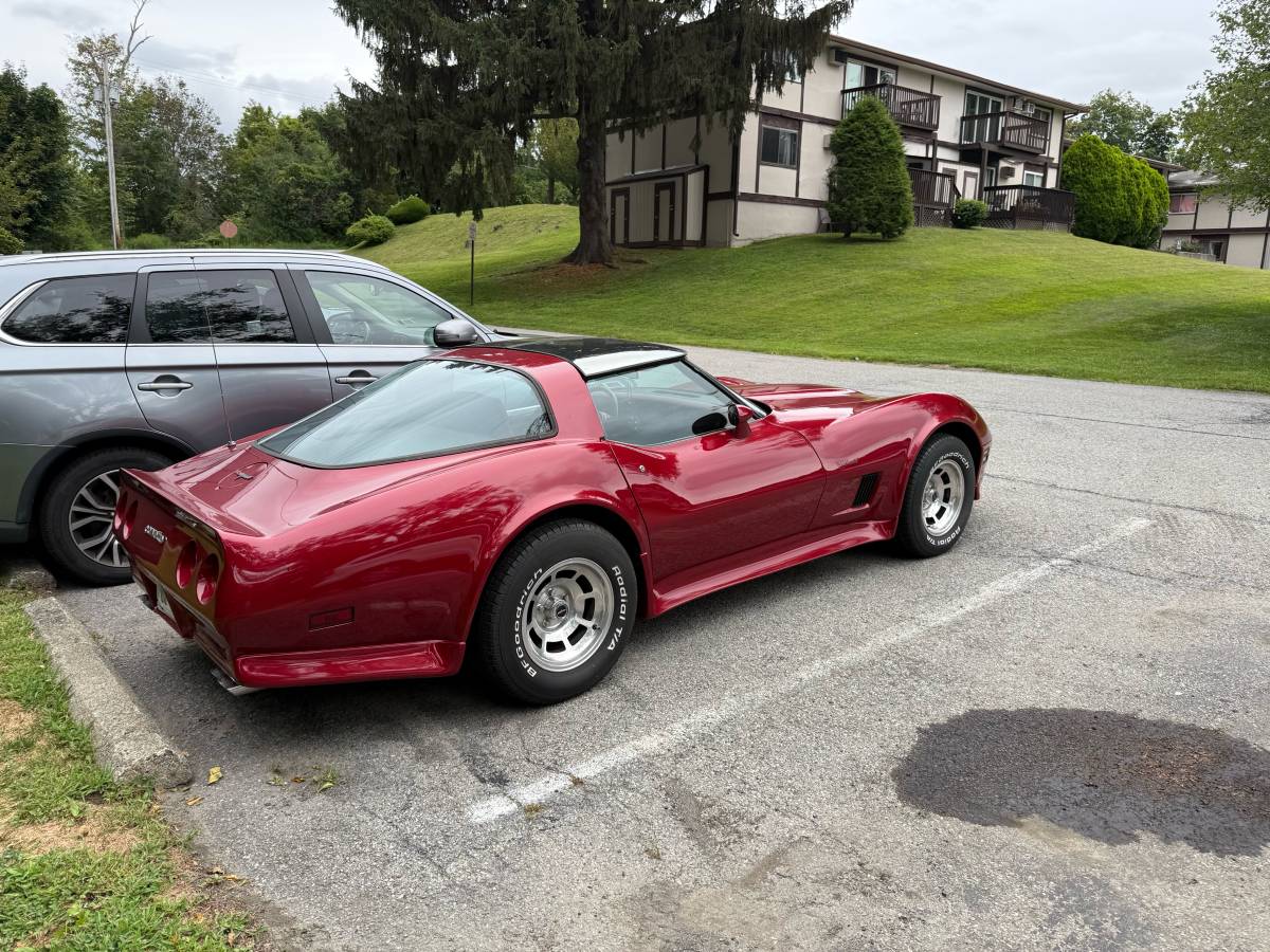 Chevrolet-corvette-coupe-1981-red-2