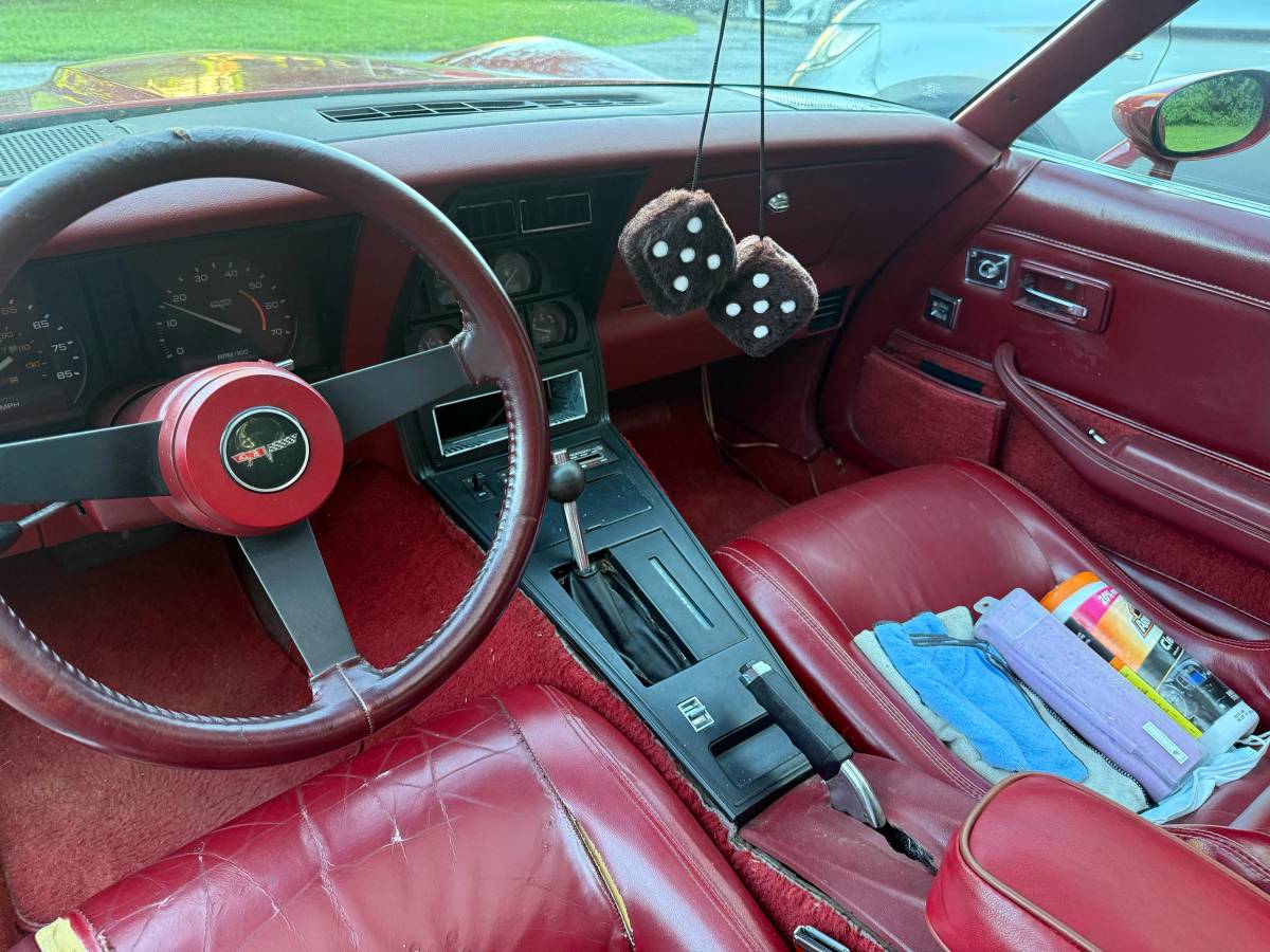 Chevrolet-corvette-coupe-1981-red-3