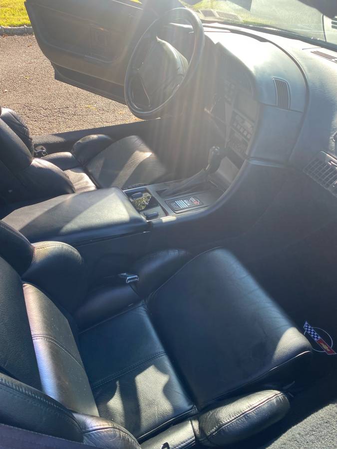 Chevrolet-corvette-coupe-1990-black-10
