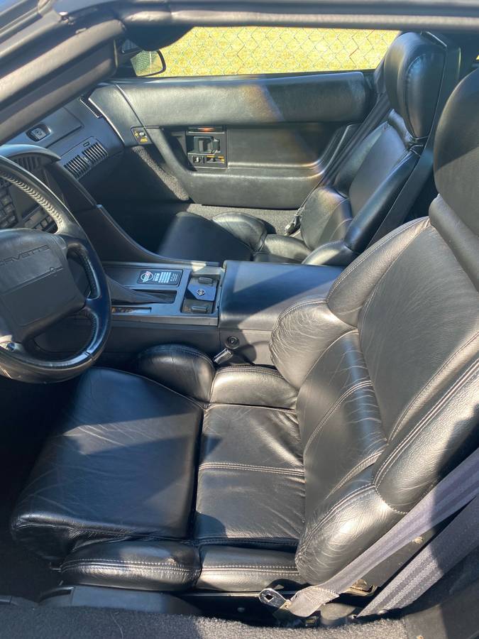 Chevrolet-corvette-coupe-1990-black-12