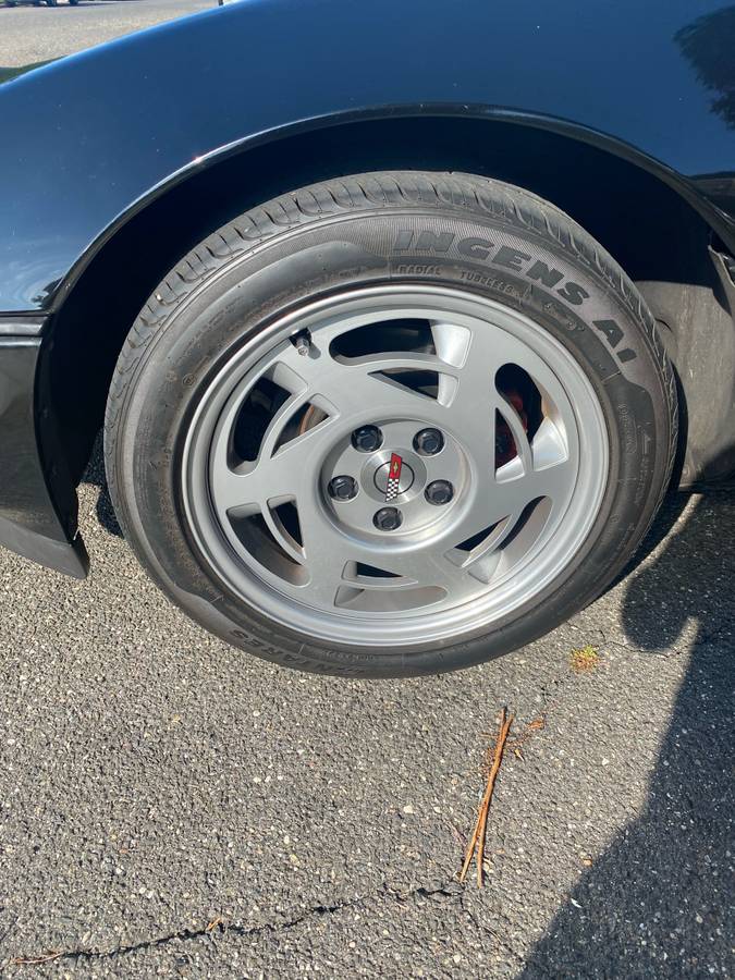 Chevrolet-corvette-coupe-1990-black-16